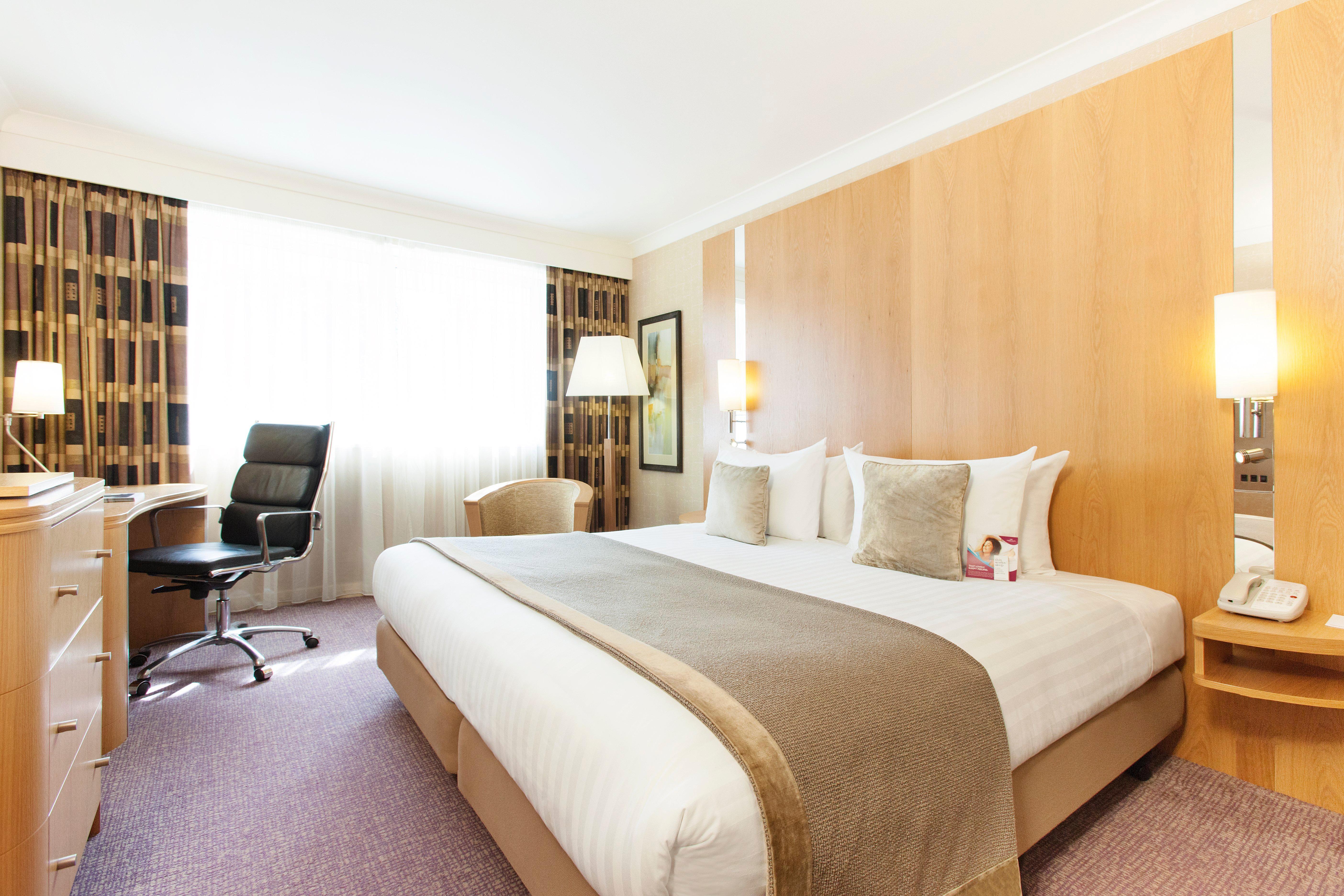 Hotel Crowne Plaza Reading Exterior foto