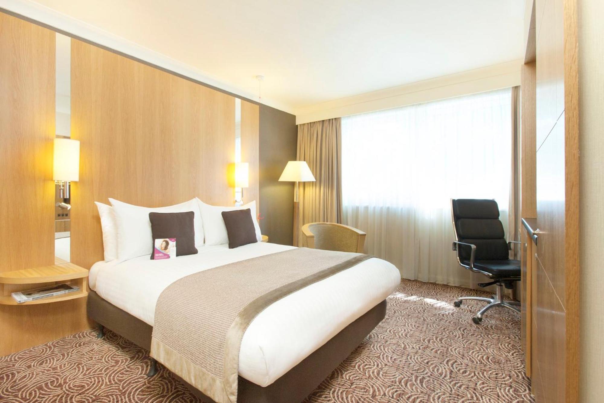 Hotel Crowne Plaza Reading Exterior foto